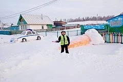 Ледяная скульптура сотрудника ГИБДД напугала пьяных водителей в Башкирии