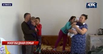 Родители тройни не дождались от акимата квартиры