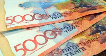 Тенге в России отнесли к валютам «недружественных стран»