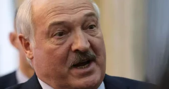 Лукашенко рубил дрова и получил травму