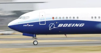 Регулятор запретил Boeing расширять выпуск 737 Max, но разрешил им летать