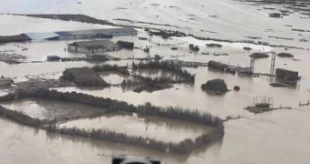 Большая вода: в МЧС показали на видео спасение людей в Костанайской области