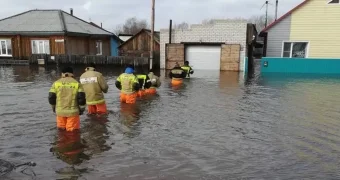 Более 16 тысяч человек эвакуировали из Оренбургской области России из-за паводков