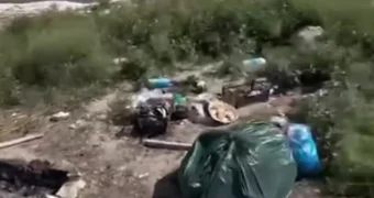 Житель Мангистау снял мусор в урочищах Самал и Ыбыкты Сай