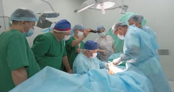 В Мангистау 15 детей с дефектами конечностей прооперировали российские врачи