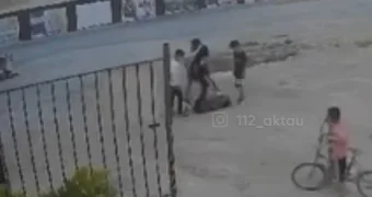 Толпа подростков напала на сверстника в Актау