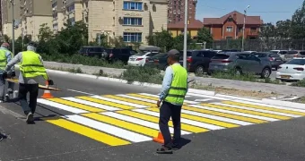 В Актау появился новый пешеходный переход