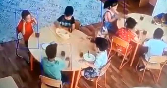 Малышей обделяют едой: в Актау родители возмутились действиями детсада