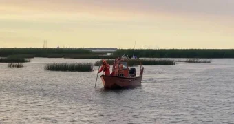 Семилетняя девочка самостоятельно доплыла до берега с унесённой в море лодки