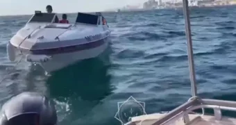 Троих мужчин на неисправной лодке спасли у побережья Актау
