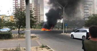 Есть пострадавшие: в Актау сгорел автомобиль