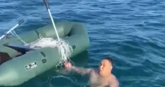 Мужчину на лодке унесло в море у побережья Актау