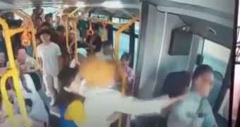 В Актау пассажир ударил водителя автобуса