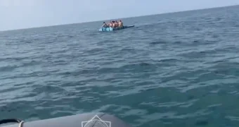 Шестерых подростков на самодельном плоту спасли в море у Актау