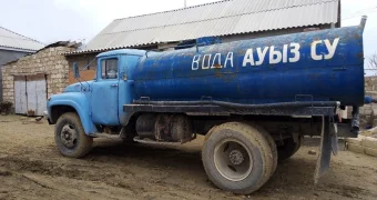 В очередь за водой в Мангистау собираются до 180 человек