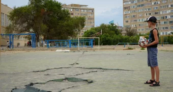 Опасный футбол: с ремонтом поля затянули в Актау