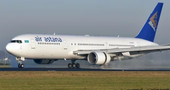 «Не пустили в самолет из-за красных глаз»: в Air Astana прокомментировали видео