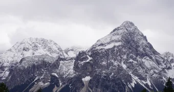 Канадская туристка замерзла насмерть во время перехода через Альпы