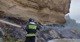 Пожар на скальной тропе в Актау