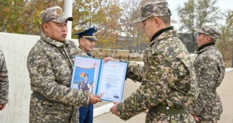 В Актау в торжественной обстановке проводили отслуживших солдат