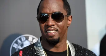 Очередное обвинение: P. Diddy пытался выбросить женщину-дизайнера с балкона 17 этажа