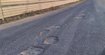 Пластиковым назвали уложенный в районе водозаборного канала в Актау асфальт