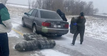 Наркокурьеров с 13 мешками марихуаны задержали в Карагандинской области