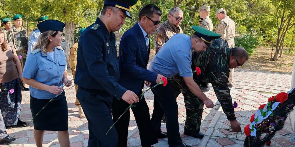 Возложение венков. Фото предоставил А.Жаналипов