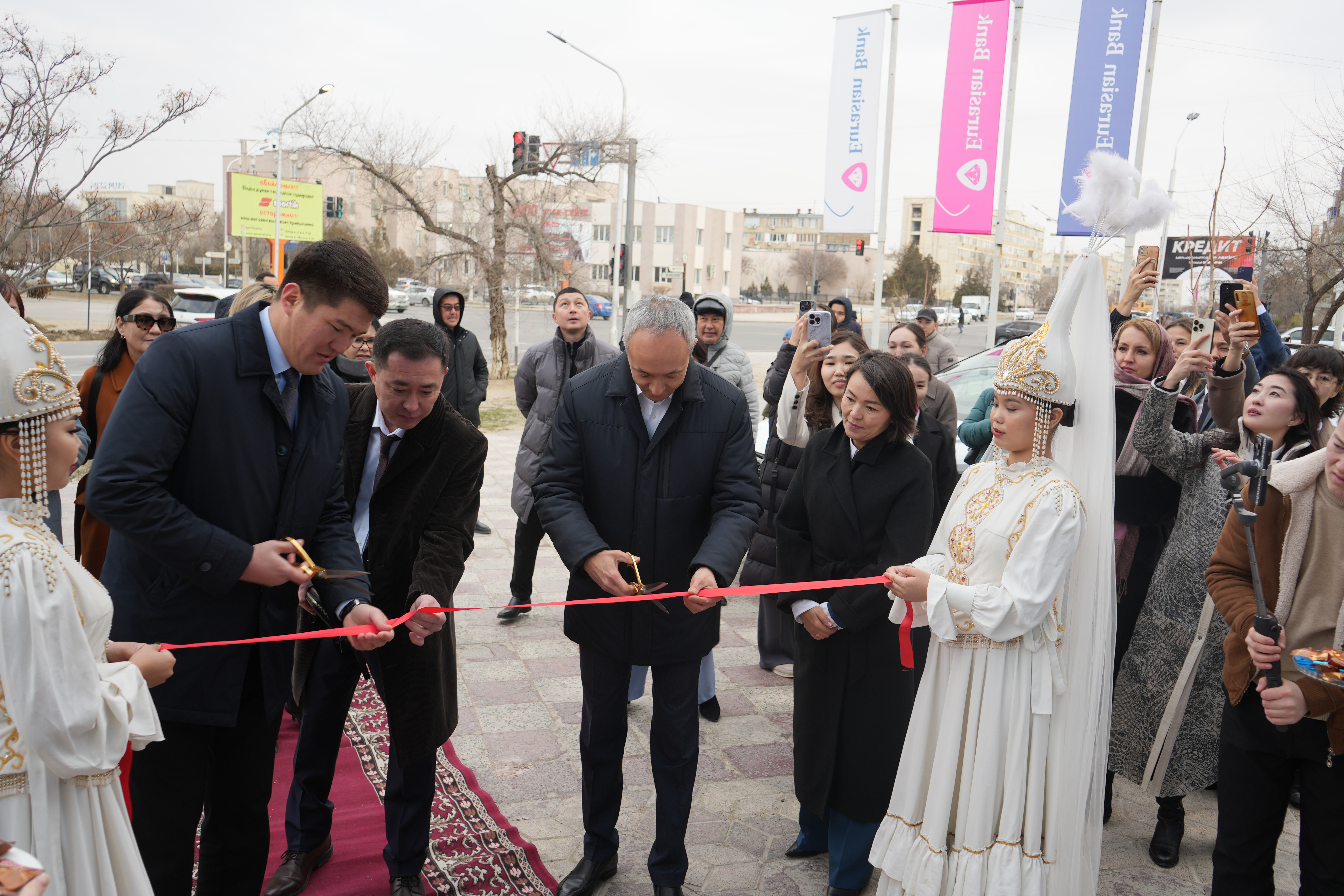 Евразийский банк открыл филиал нового формата в Актау