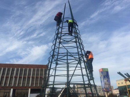 Когда в Актау зажгут огни на центральной новогодней ёлке