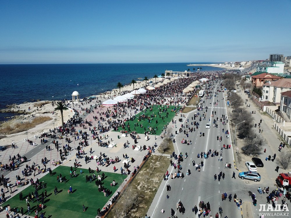 Актау фото. Актау Казахстан набережная. Актау центр города.