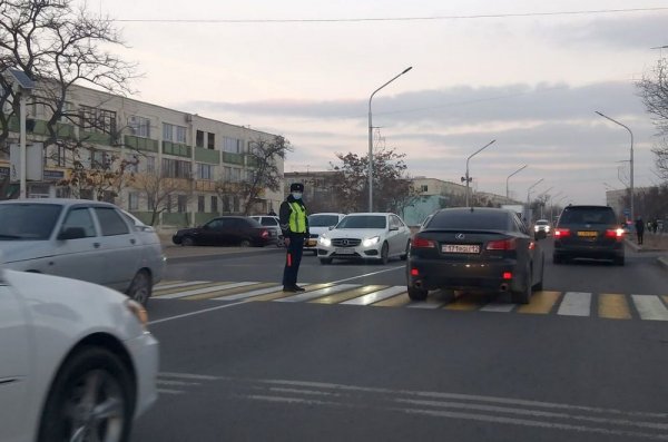 Полиция дежурит на «зебрах» в Актау