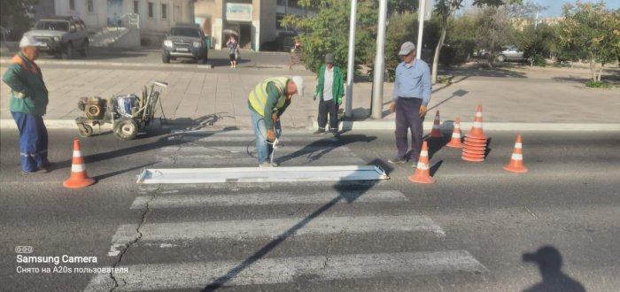 Дорожную разметку обновляют на дорогах Актау