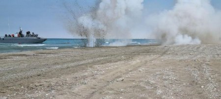 В Актау военные моряки «спасали» гражданское судно от условных террористов