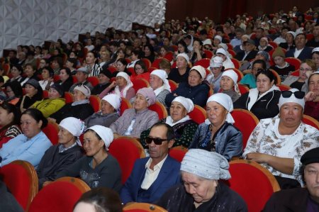 Нехватка школ и проблемы отопительного сезона: Нурлан Ногаев провел встречу с жителями Актау