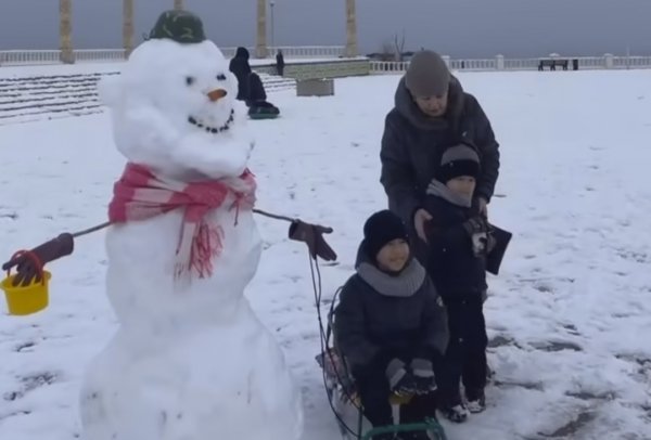 Фотопост: каких снеговиков лепят в Актау