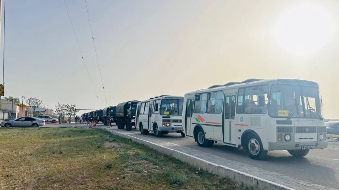 Более 200 военнослужащих из Актау отправились специальным бортом в Уральск